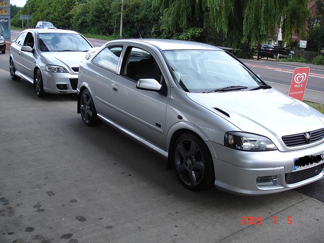 this is a friend of mine's Astra G with Astra F GSi bonnet vents fitted