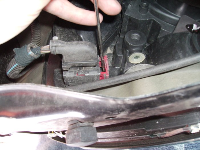 How to disconnect the radiator fan